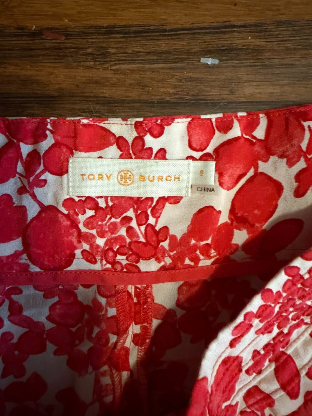 Tory Burch 100% Silk Red White Floral Print Shorts Resortwear Small - Picture 6 of 9